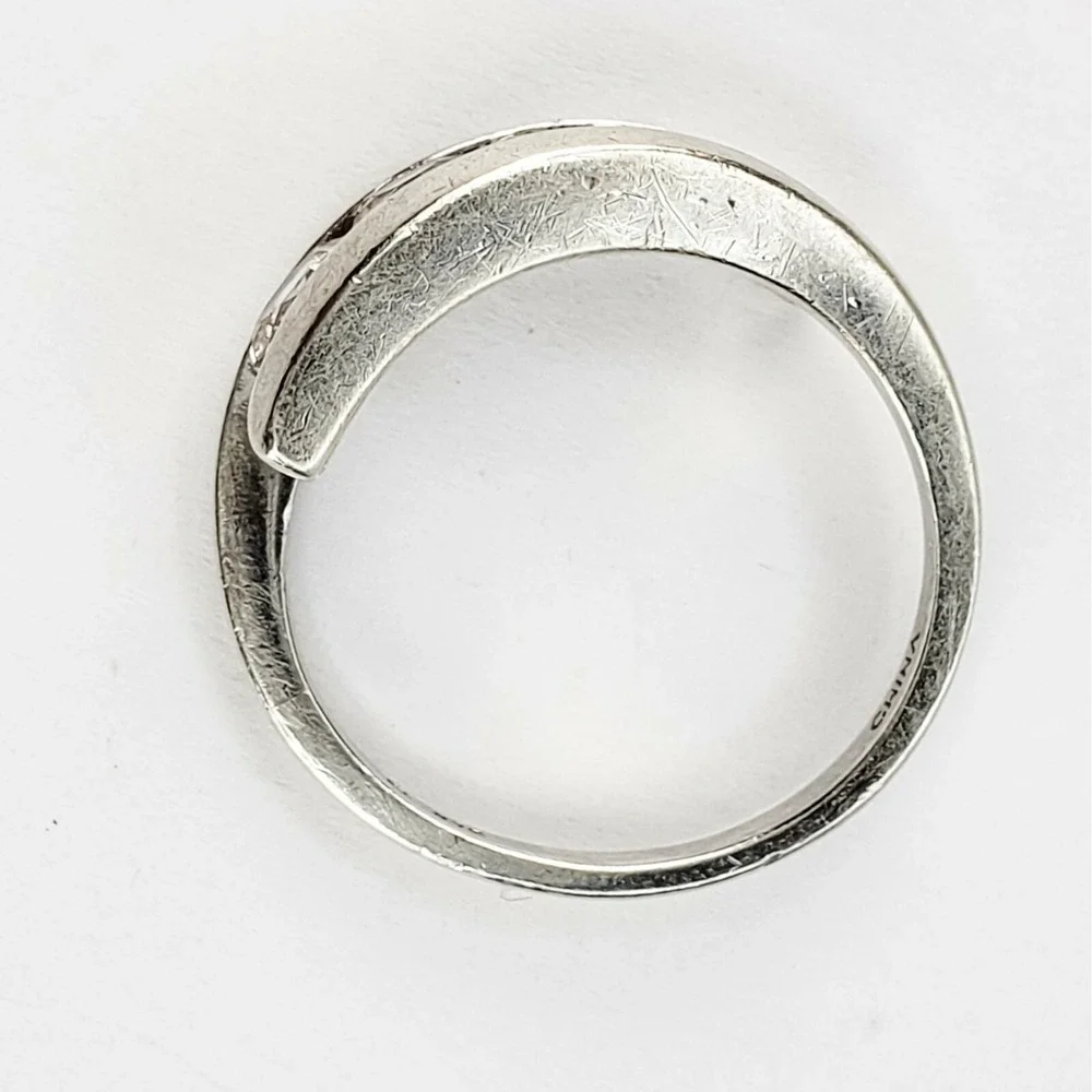 Ross Simons Bypass Ring Sterling Silver 7.75 Silver Graduated Channel Set Stone